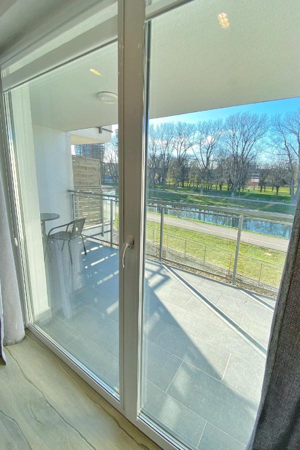 Capital Towers - Apartament Green Z Widokiem Na Rzeke Rzeszów Exteriör bild